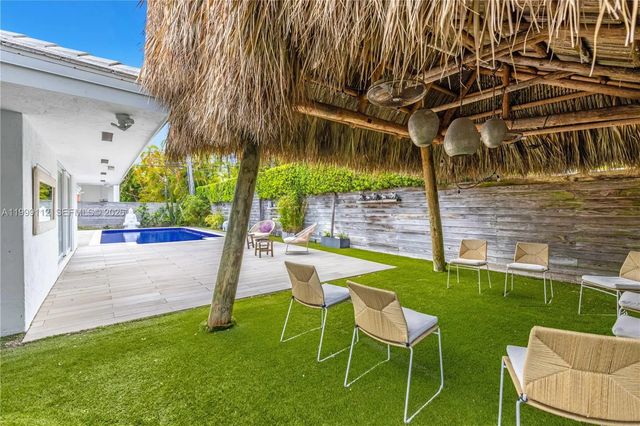2 of 61 - 524 Warren Lane, Key Biscayne, FL