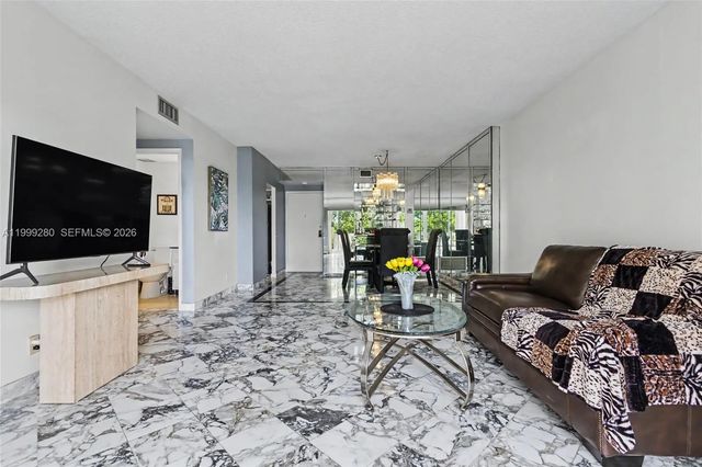 4330 Hillcrest Drive #405, Hollywood