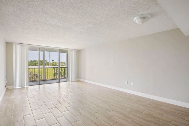 2 of 19 - 4254 Deste Court #208, Lake Worth, FL