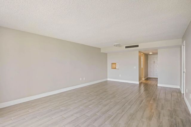 3 of 19 - 4254 Deste Court #208, Lake Worth, FL