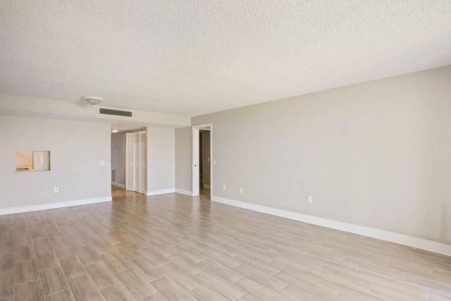 4 of 19 - 4254 Deste Court #208, Lake Worth, FL