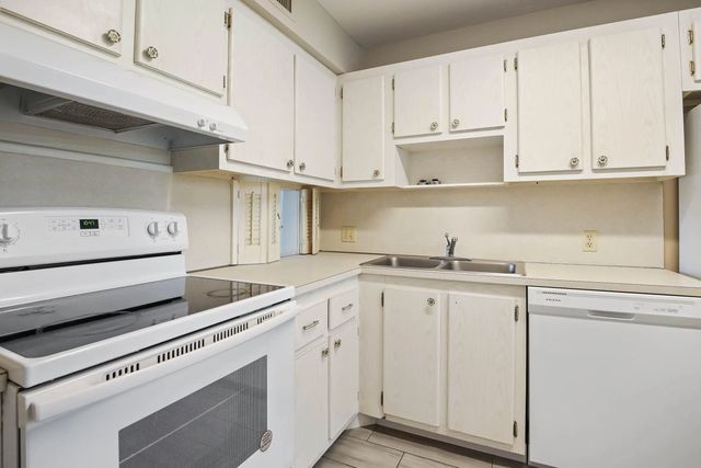 5 of 19 - 4254 Deste Court #208, Lake Worth, FL