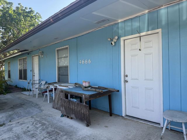 4 of 5 - 4666 E Holt, West Palm Beach, FL