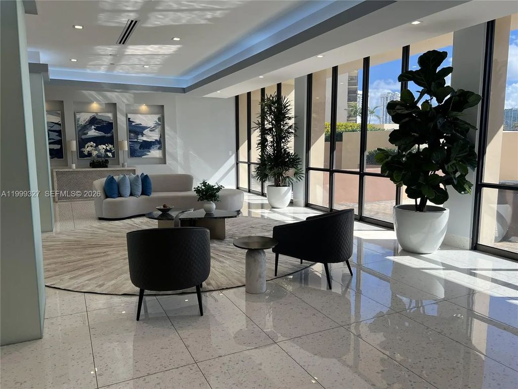 20335 W Country Club Drive #206, Aventura