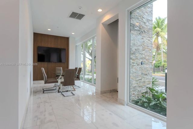 5 of 9 - 1850 Monroe Street #306, Hollywood, FL