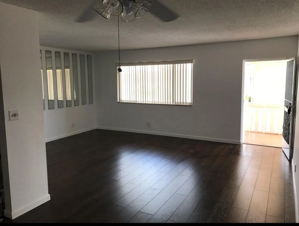 700 Village Green Court #302, Palm Springs