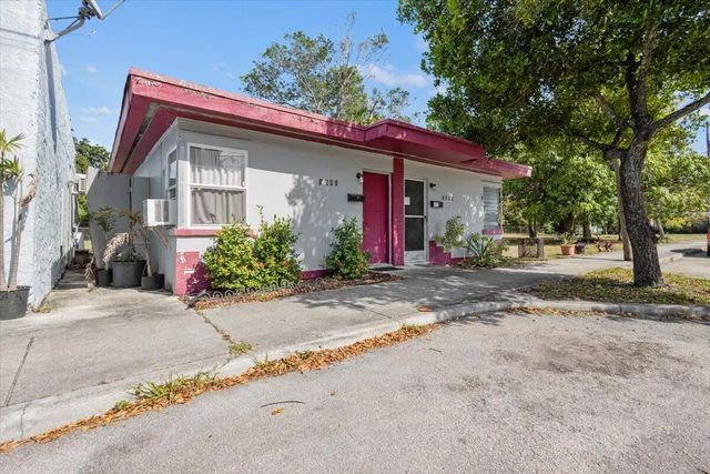 3 of 25 - 1504 N Sapodilla Avenue N, West Palm Beach, FL