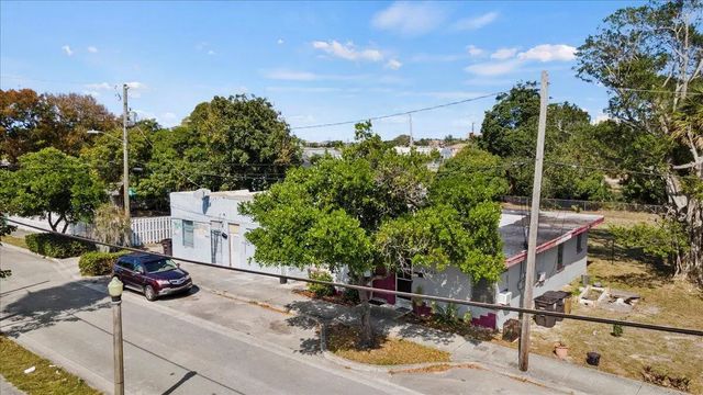 5 of 25 - 1504 N Sapodilla Avenue N, West Palm Beach, FL