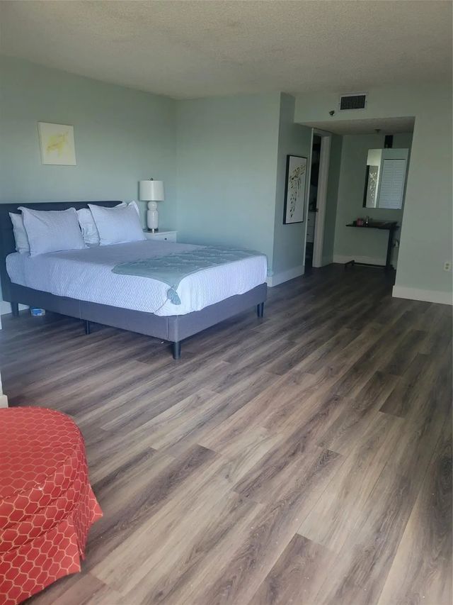 5 of 7 - 3940 Inverrary Boulevard #407-a, Lauderhill, FL