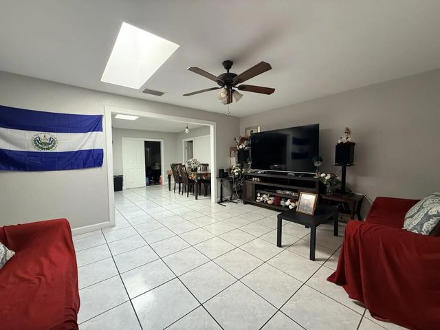 4 of 18 - 4904 Myrtle Drive, Fort Pierce, FL