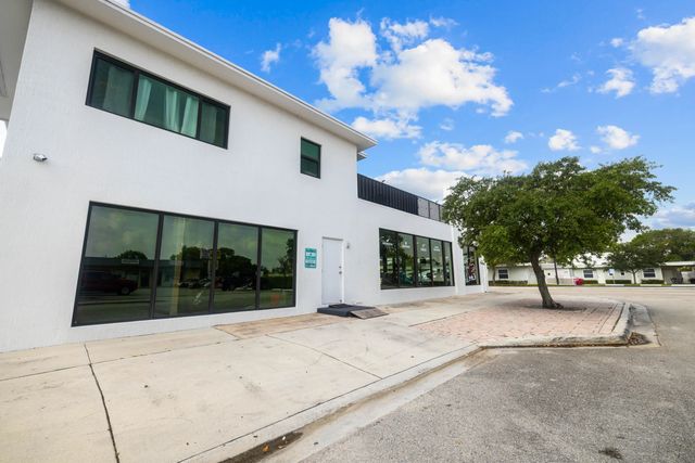 3 of 27 - 1914 N Dixie Highway, Lake Worth Beach, FL