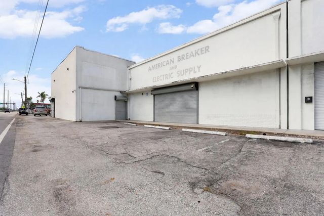 3 of 6 - 1800 N Dixie Highway, Hollywood, FL