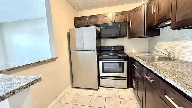 3 of 51 - 79 Lyndhurst D, Deerfield Beach, FL