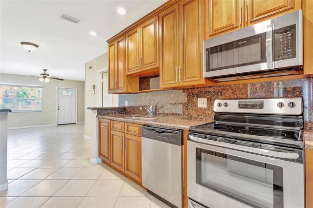 3 of 33 - 7290 Nw 1st Street #205, Margate, FL