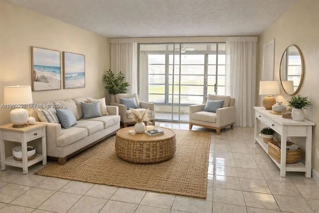 8901 Sunrise Lakes Boulevard #204, Sunrise