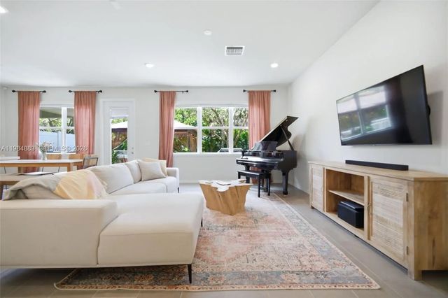 3 of 52 - 1628 Myrtle Oak Terrace, Hollywood, FL