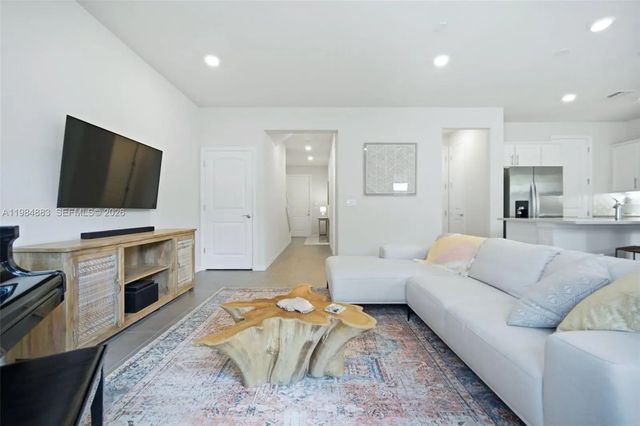 5 of 52 - 1628 Myrtle Oak Terrace, Hollywood, FL