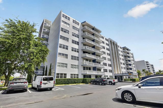 3 of 31 - 400 Ne 12th Avenue #405, Hallandale Beach, FL