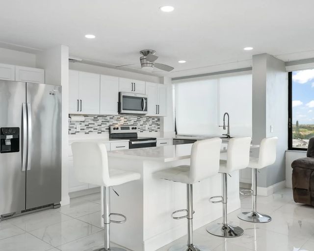 1500 Presidential Way #806, West Palm Beach