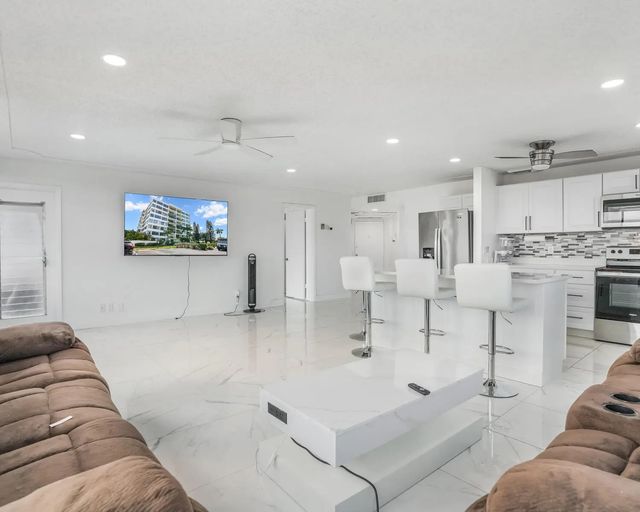 4 of 27 - 1500 Presidential Way #806, West Palm Beach, FL