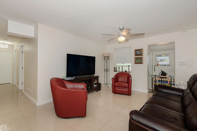 4 of 29 - 710 Ne 58th Court #0, Oakland Park, FL