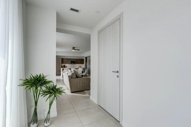 3 of 49 - 401 N Birch Road #th3, Fort Lauderdale, FL