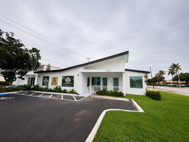 7061 Taft Street #a, Hollywood