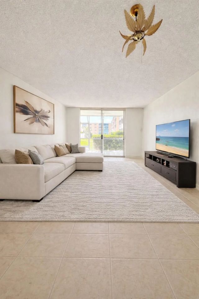 2 of 22 - 202 Se 10th Street #105, Dania Beach, FL