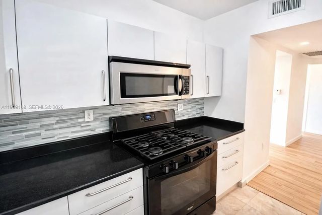 5 of 20 - 3915 N Meridian Avenue #101, Miami Beach, FL