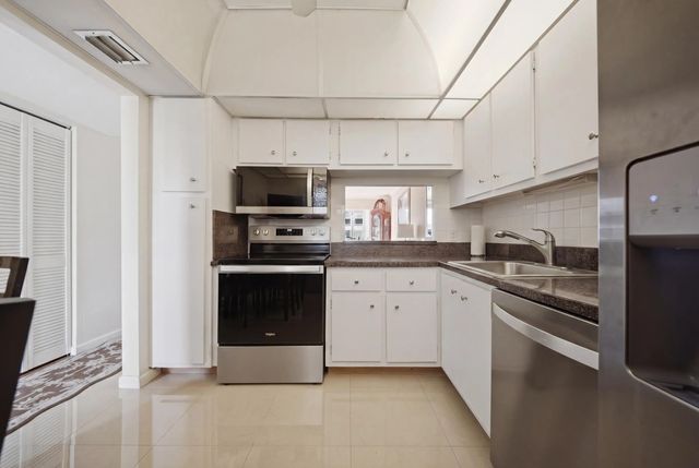 3 of 28 - 3040 Holiday Springs Boulevard #212, Margate, FL