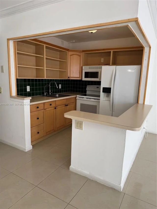 2 of 71 - 162 Westbury J #162, Deerfield Beach, FL