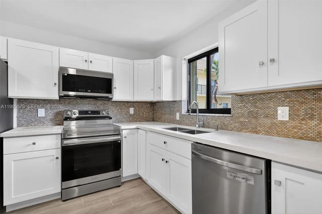4 of 32 - 275 Gate Road #104, Hollywood, FL