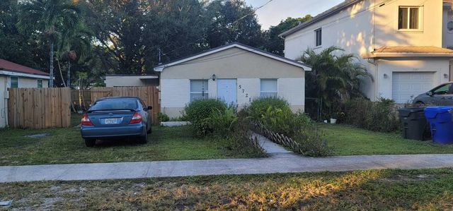 3 of 17 - 5721 Fillmore Street, Hollywood, FL