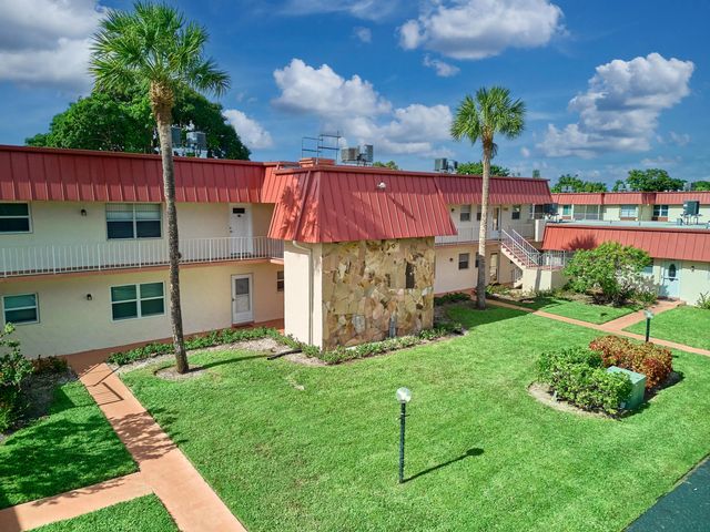 12021 W Greenway Drive #105, Royal Palm Beach