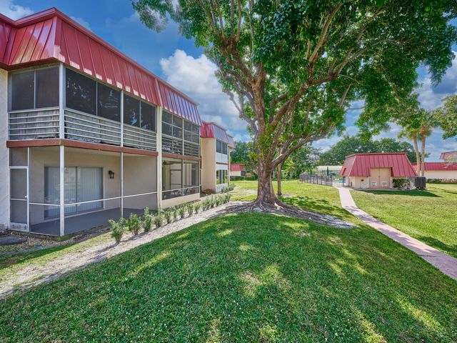 5 of 51 - 12021 W Greenway Drive #105, Royal Palm Beach, FL