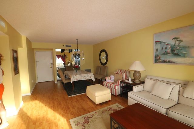 2 of 9 - 4001 Hillcrest Drive #510, Hollywood, FL