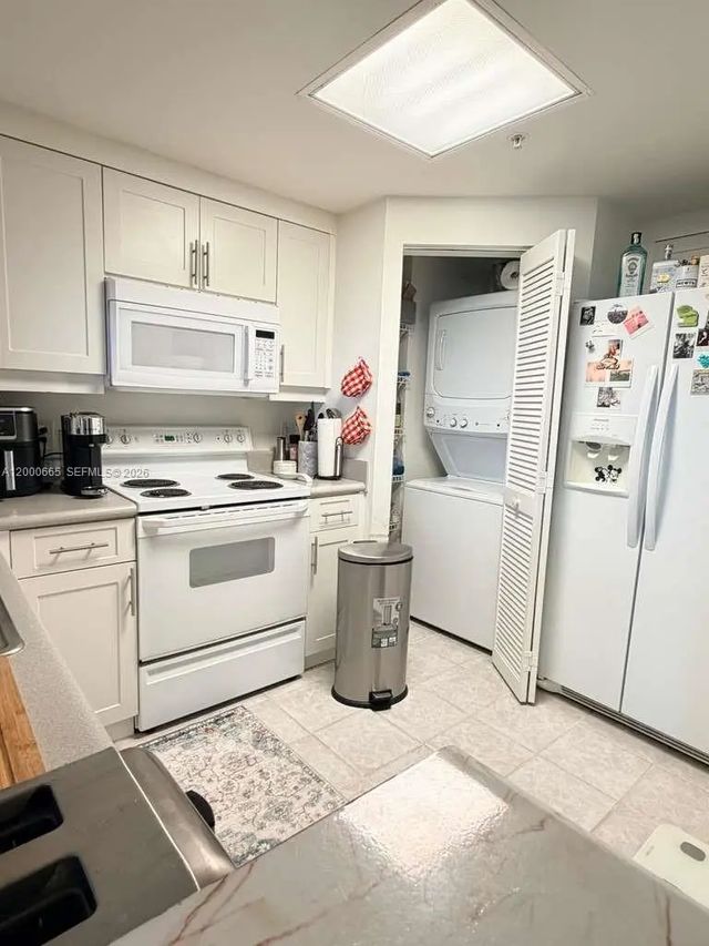 4 of 8 - 701 Brickell Key Boulevard #1501, Miami, FL