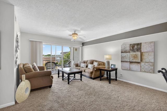 4 of 23 - 505 Spencer Drive #211, West Palm Beach, FL