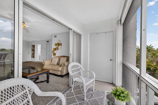 5 of 23 - 505 Spencer Drive #211, West Palm Beach, FL