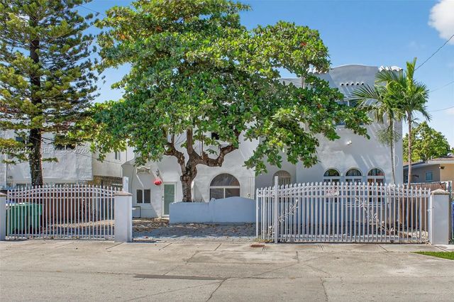 1680 Nw 22nd Court, Miami