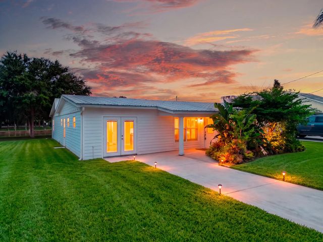 4 of 33 - 241 14th Place, Vero Beach, FL