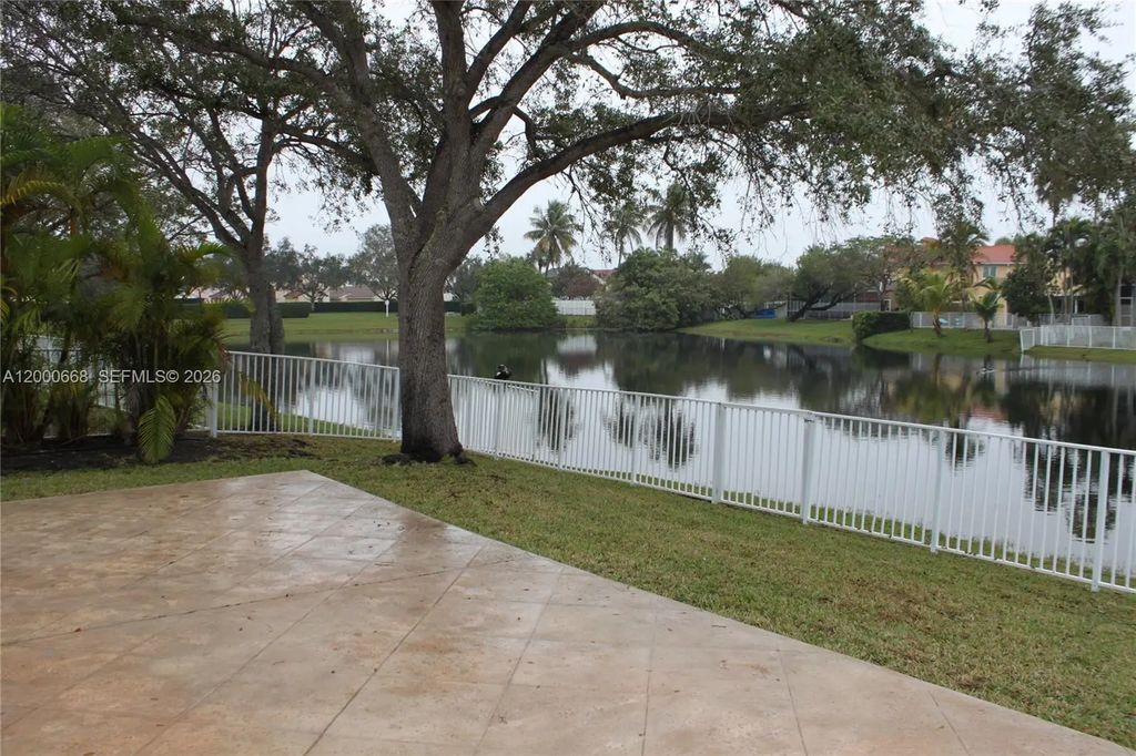 1325 Nw 192nd Terrace #1325, Pembroke Pines