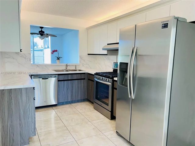 4 of 21 - 4530 Nw 102nd Court, Doral, FL