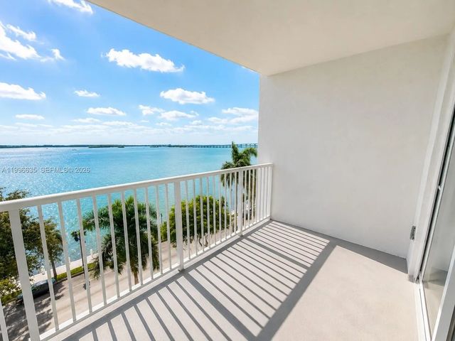 1420 Brickell Bay Drive #702e, Miami