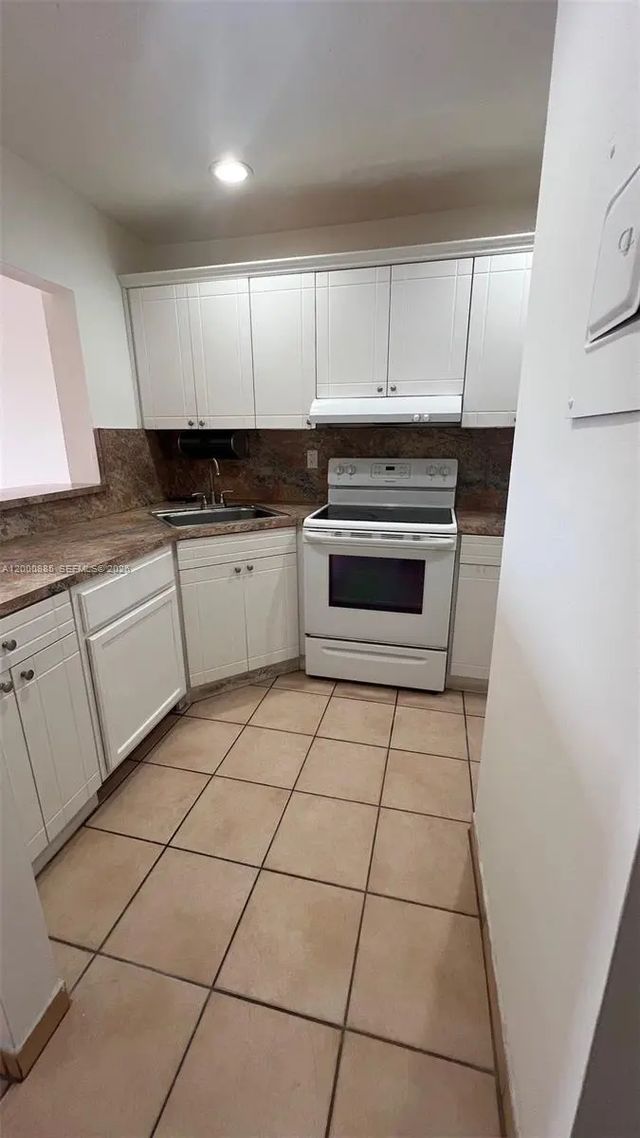 6070 W 18th Avenue #323, Hialeah