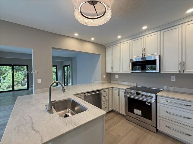 2 of 14 - 410 Sw 56th Avenue, Plantation, FL