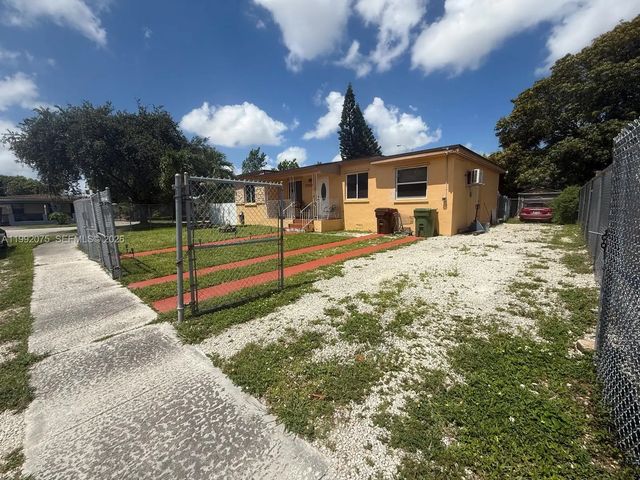 4 of 7 - 3700 W 6th Lane, Hialeah, FL