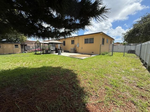 5 of 7 - 3700 W 6th Lane, Hialeah, FL