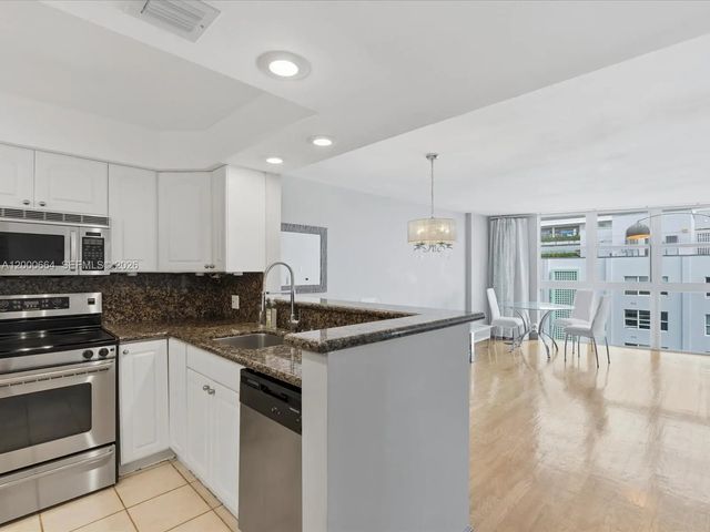 5 of 30 - 1228 West Avenue #1506, Miami Beach, FL