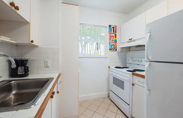 5 of 17 - 2615 Collins Avenue #37, Miami Beach, FL